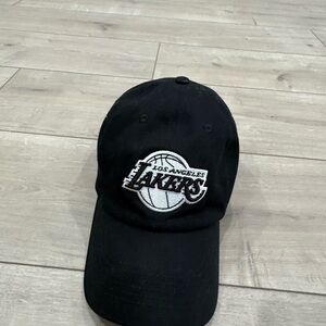 Los Angeles Lakers Black Embroidered Baseball Cap